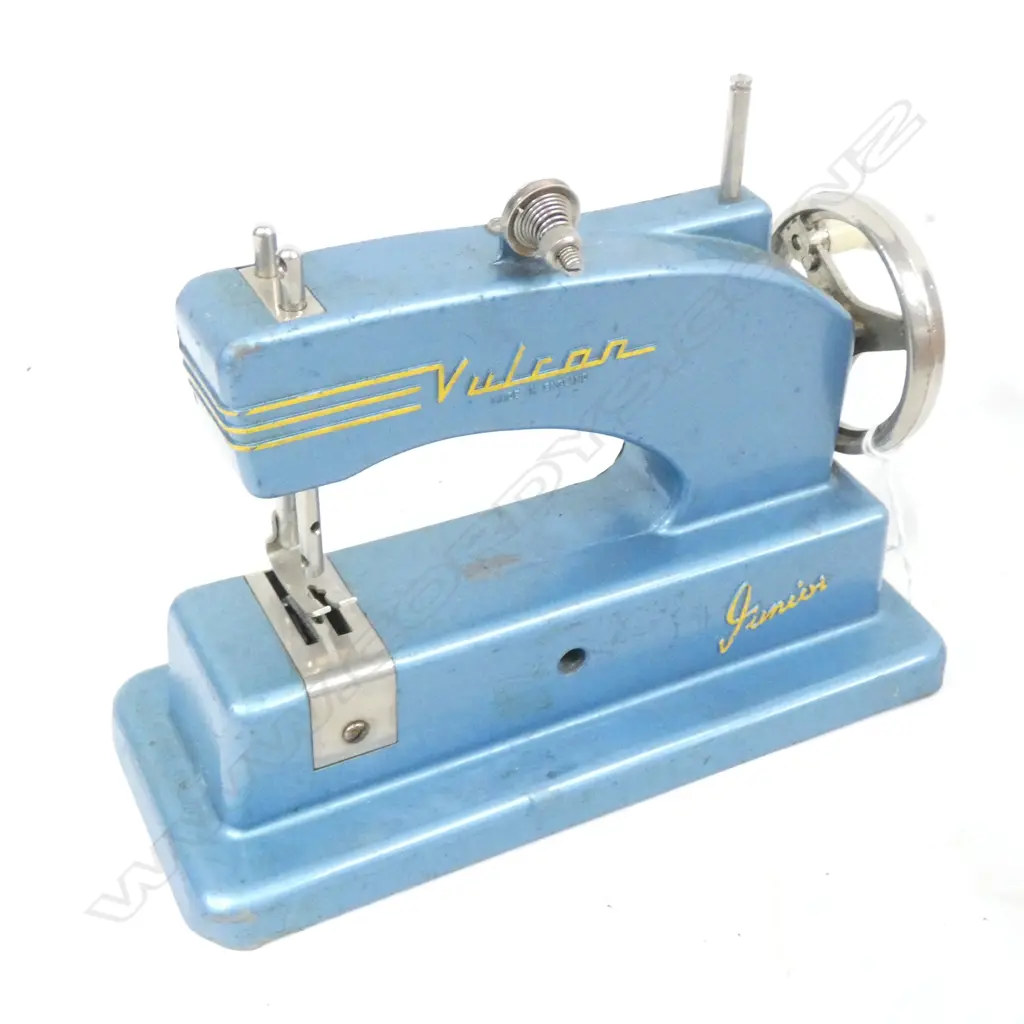 VULCAN TOY SEWING MACHINE. MADE IN ENGLAND Image 1++